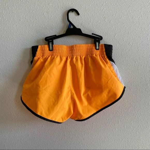 Nike Training Shorts - Picture 2 of 3